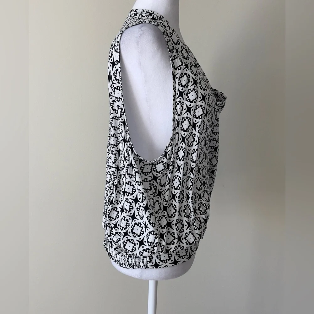 Halogen Cross Front Sleeveless Black and White Geometric Blouse NWOT Size XXL - Picture 2 of 5